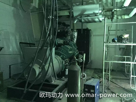 鄭州某交易廣場    720KW康明斯開架式發電機組